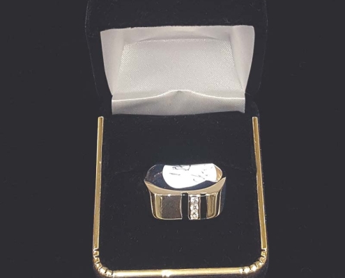 mans custom gold ring with onyx and diamonds